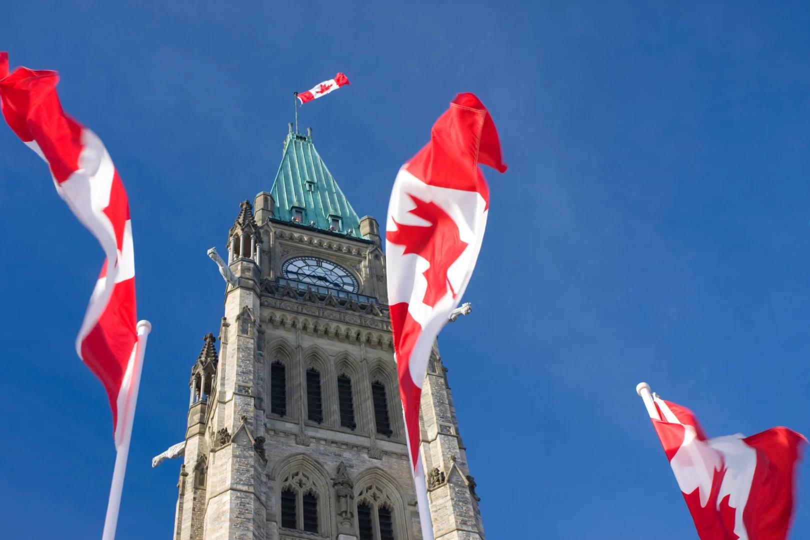 Es hora de hablar sobre los efectos secundarios de la vacuna, dice parlamentario canadiense