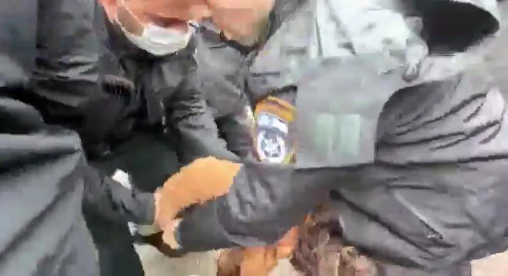 Watch: Israel Police brutally attack women protesting mandates